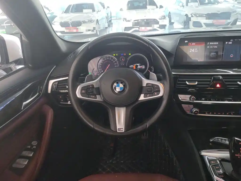 BMW 5 Series — фото 11