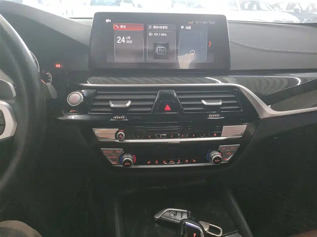 BMW 5 Series — фото 13