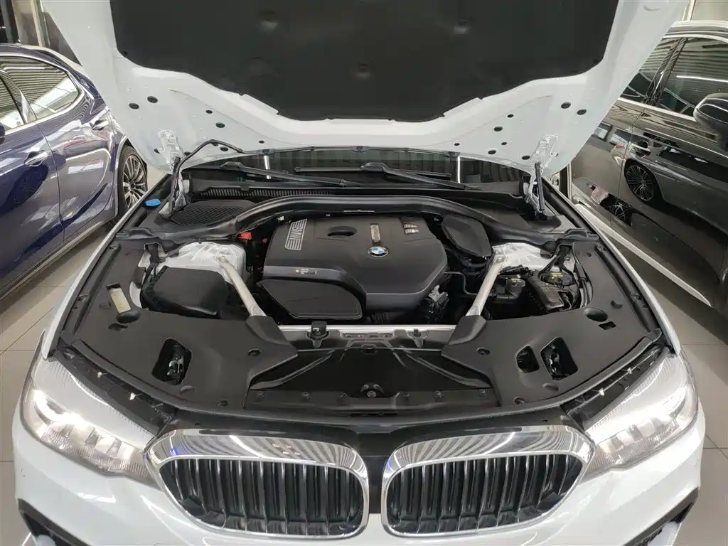 BMW 5 Series — фото 20