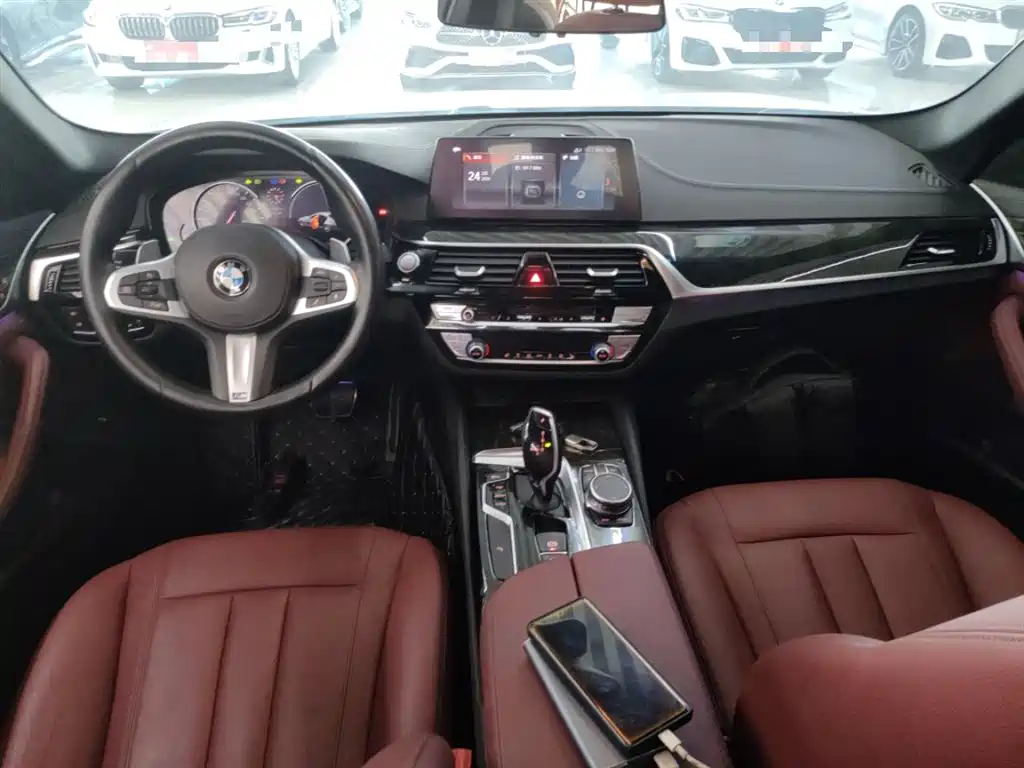 BMW 5 Series — фото 10