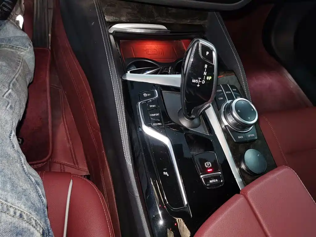 BMW 5 Series — фото 10