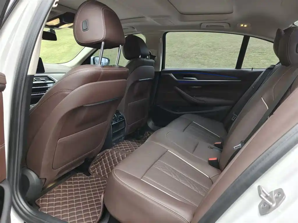 BMW 5 Series — фото 13