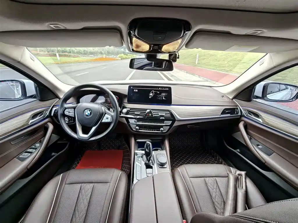 BMW 5 Series — фото 14