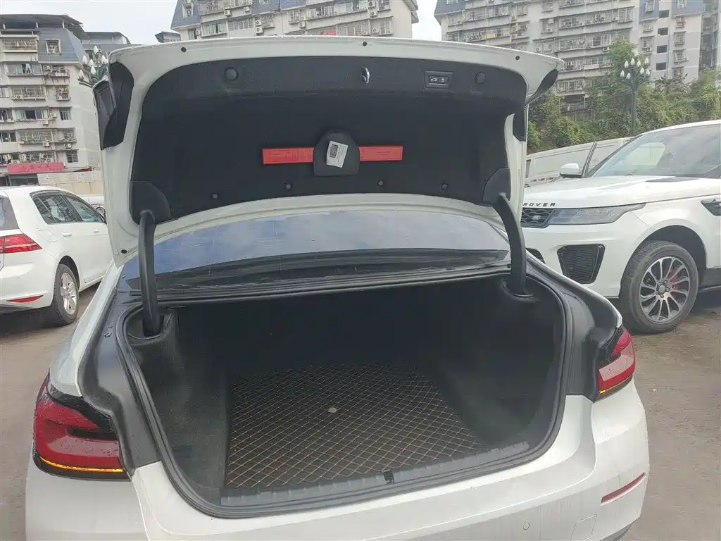 BMW 5 Series — фото 10