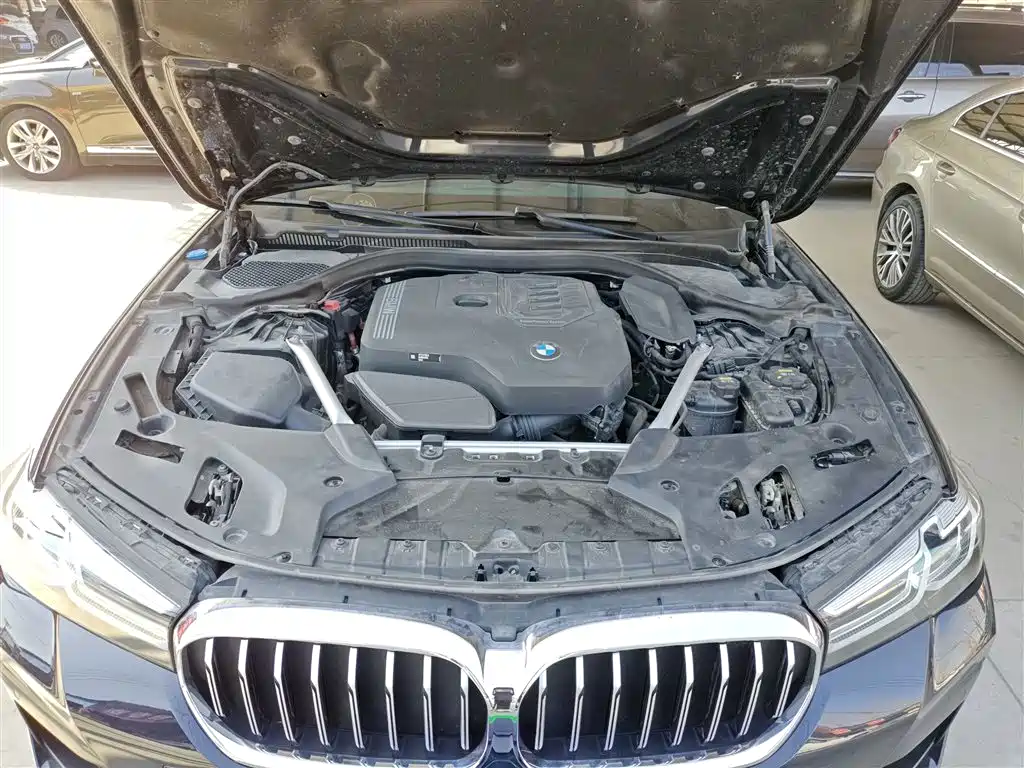 BMW 5 Series — фото 20