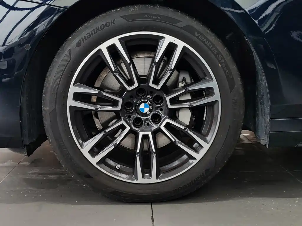 BMW 5 Series — фото 9
