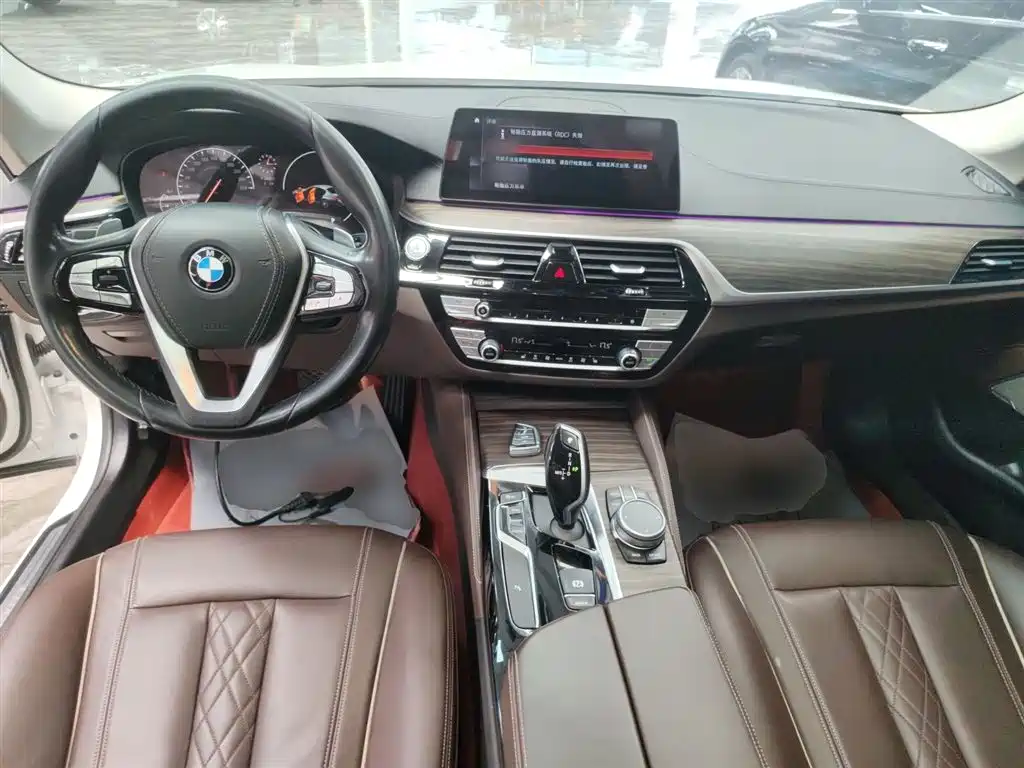 BMW 5 Series — фото 10