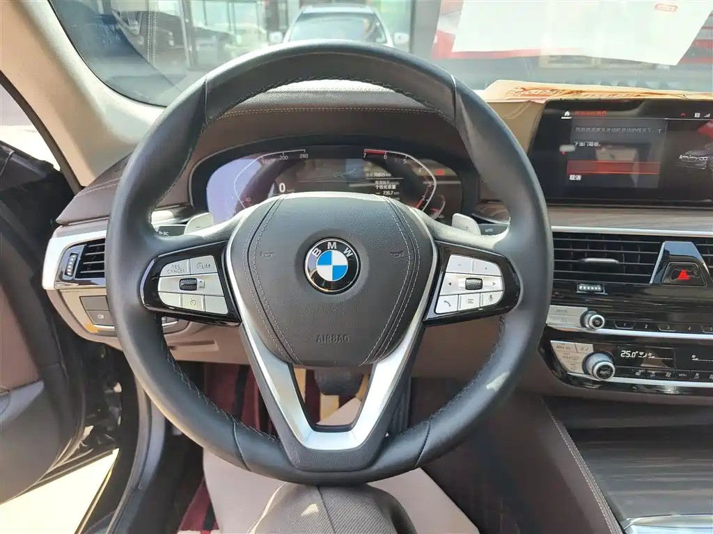 BMW 5 Series — фото 11