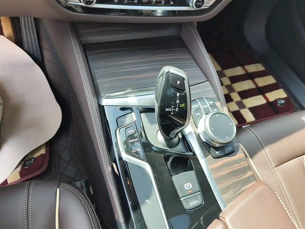 BMW 5 Series — фото 14