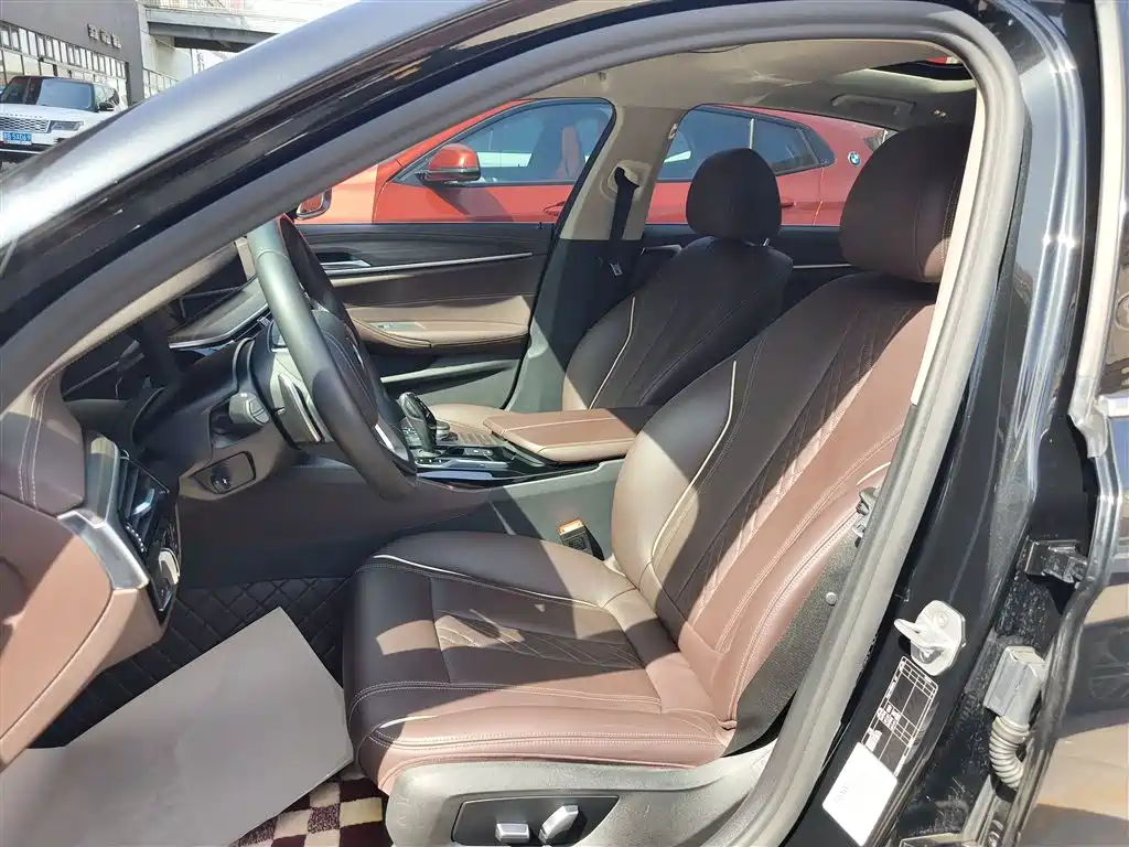 BMW 5 Series — фото 15
