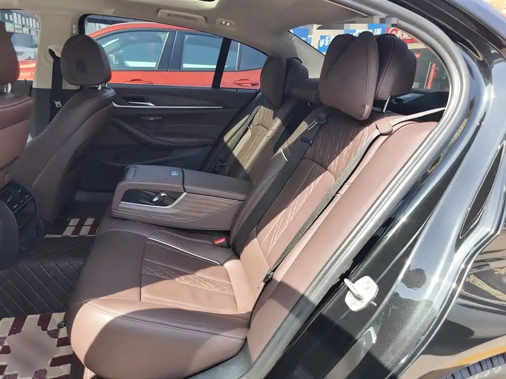 BMW 5 Series — фото 17