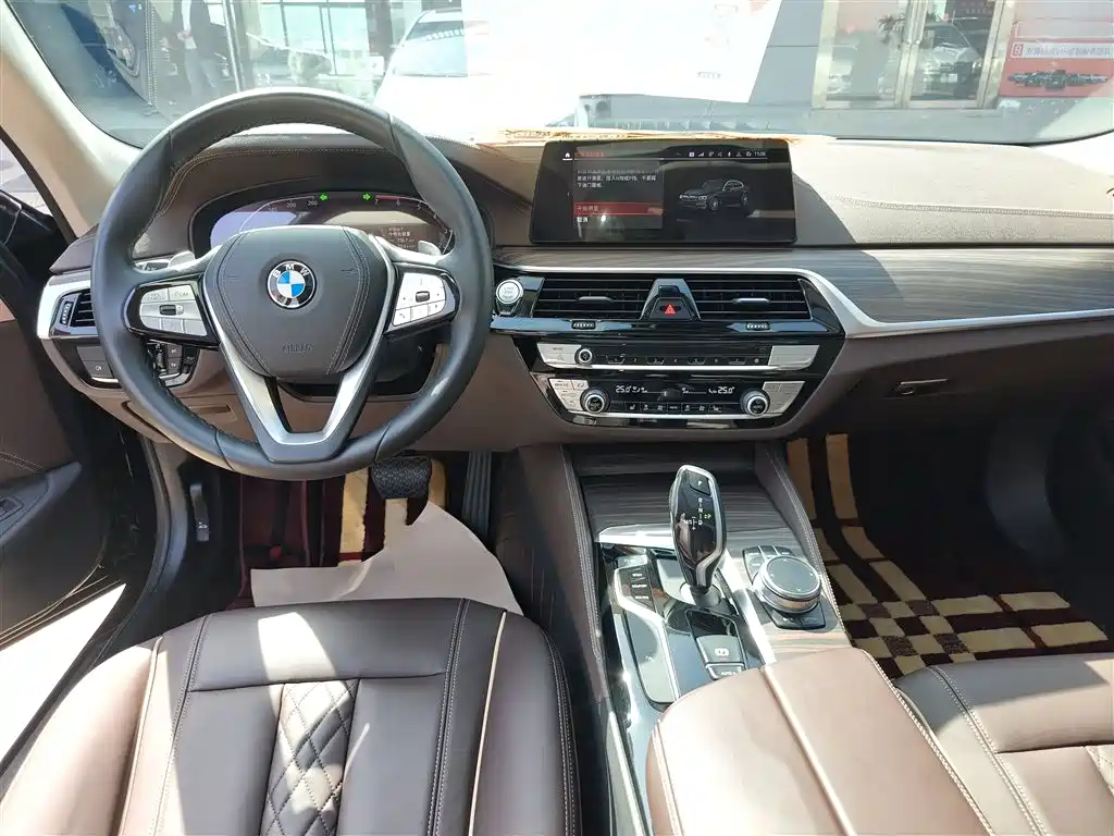 BMW 5 Series — фото 10