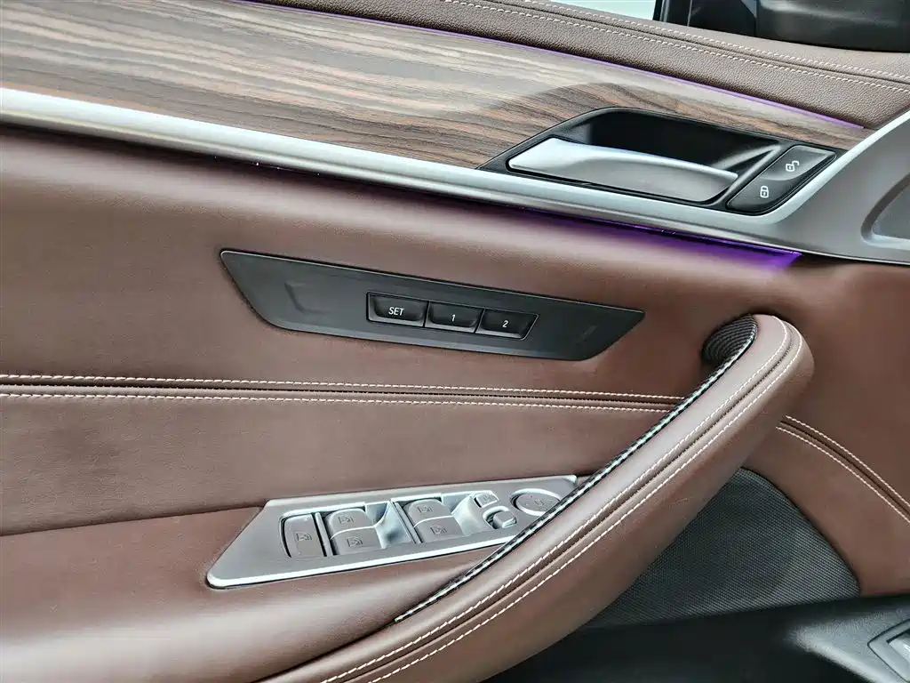 BMW 5 Series — фото 5