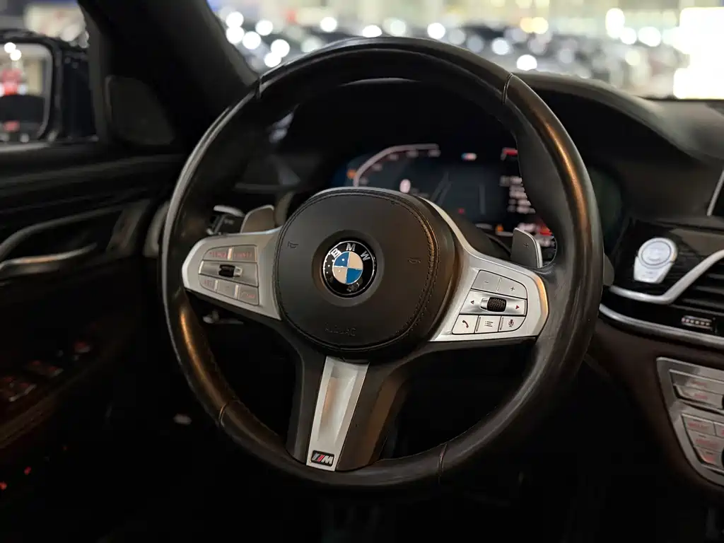 BMW 7 Series — фото 11