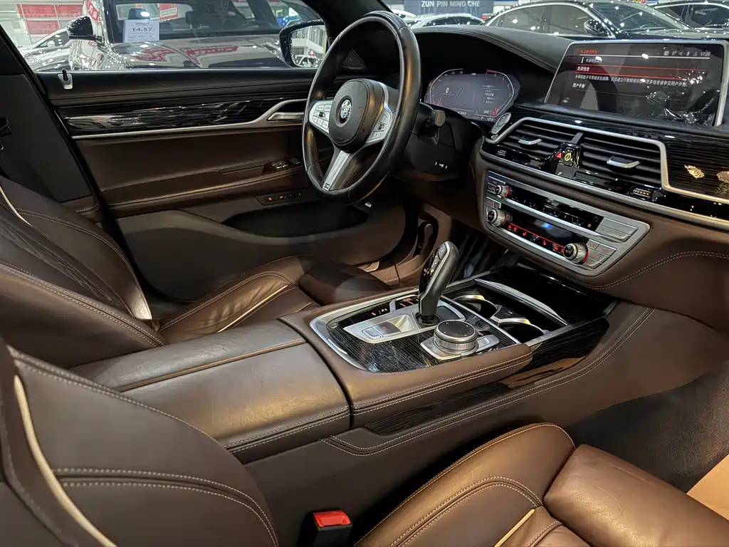 BMW 7 Series — фото 10