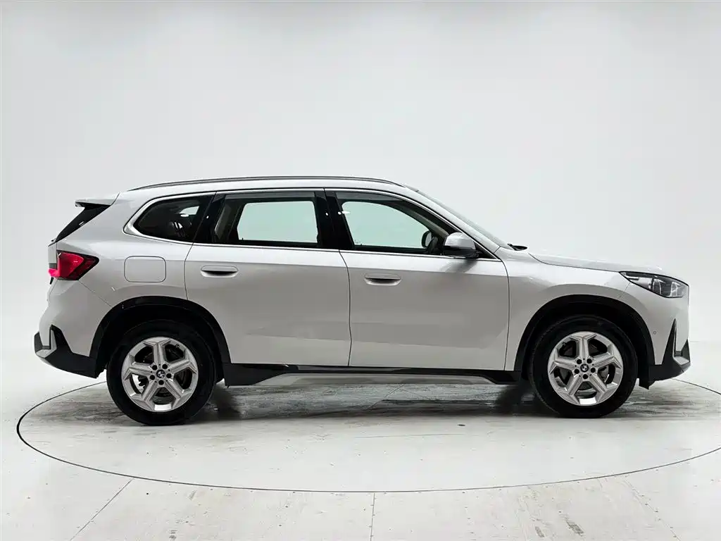 BMW X1 — фото 9