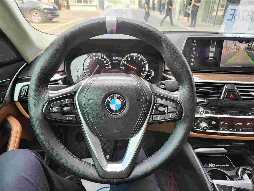 BMW 5 Series — фото 9