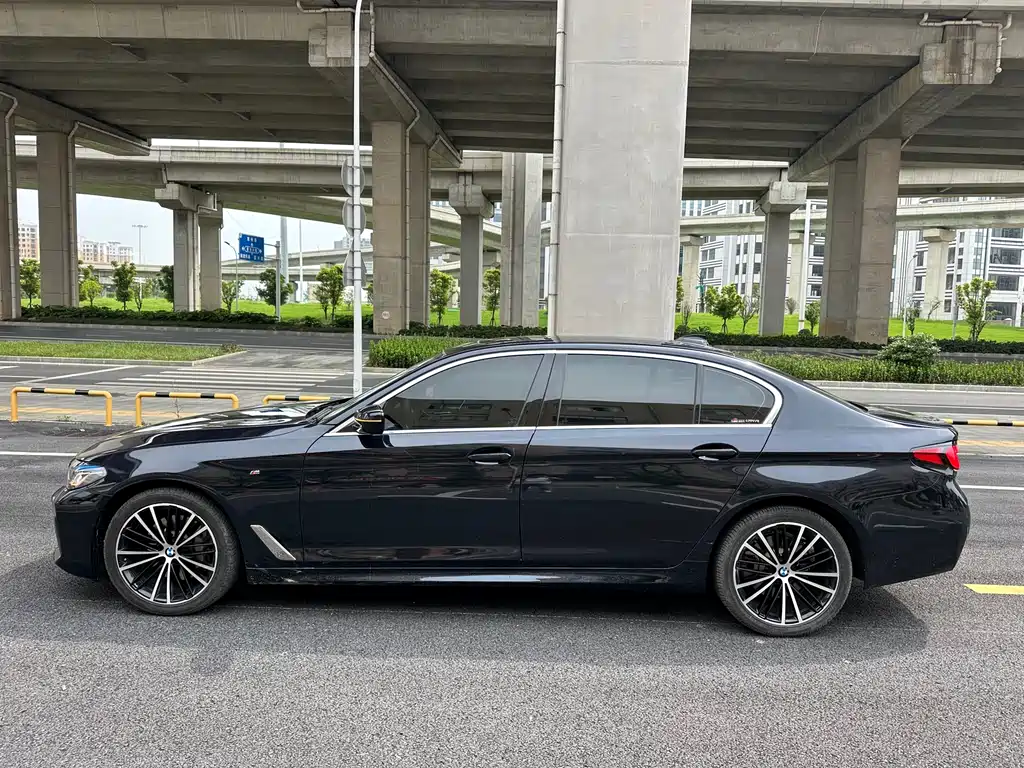 BMW 5 Series — фото 5