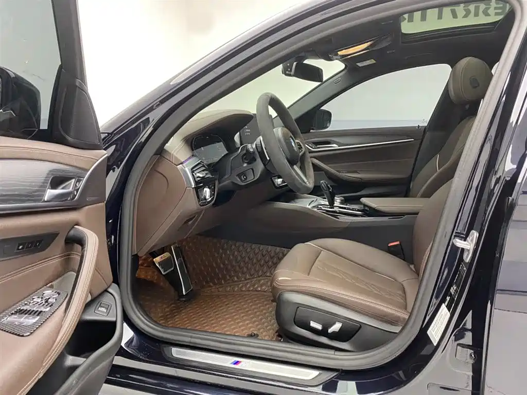 BMW 5 Series — фото 17