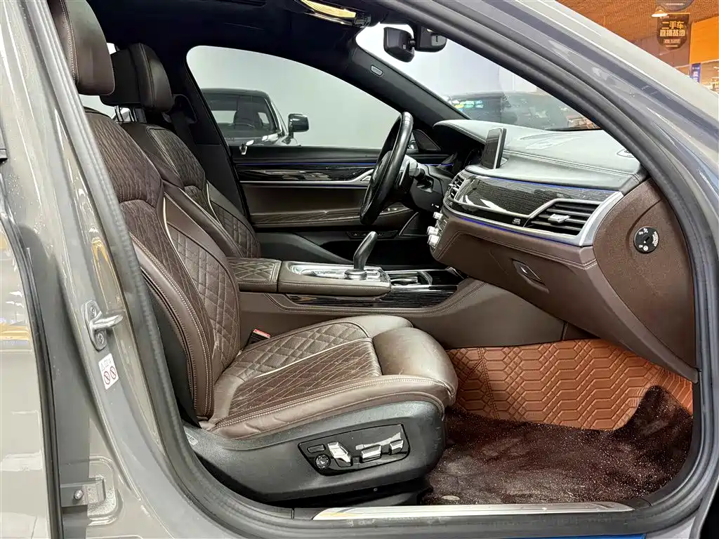 BMW 7 Series — фото 10