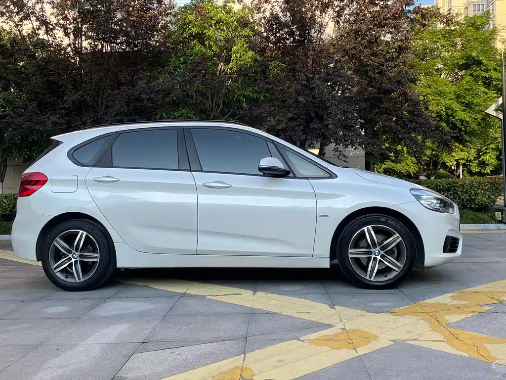 BMW 2 Series Active Tourer — фото 4