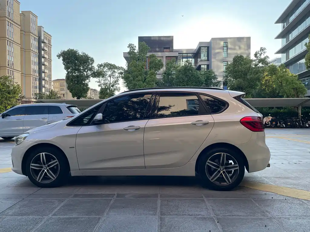 BMW 2 Series Active Tourer — фото 5