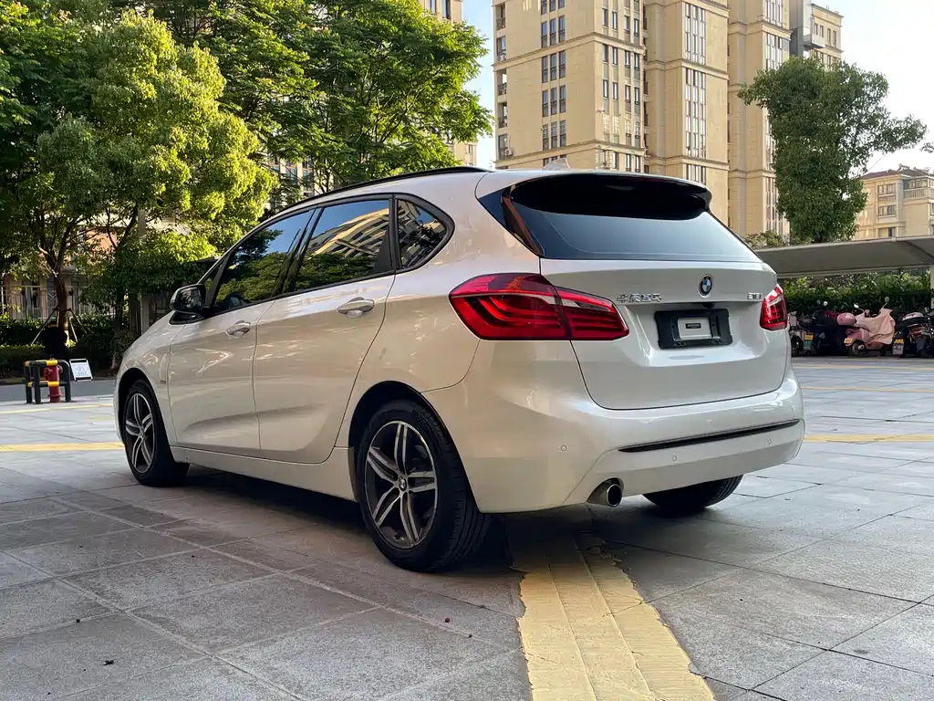 BMW 2 Series Active Tourer — фото 6