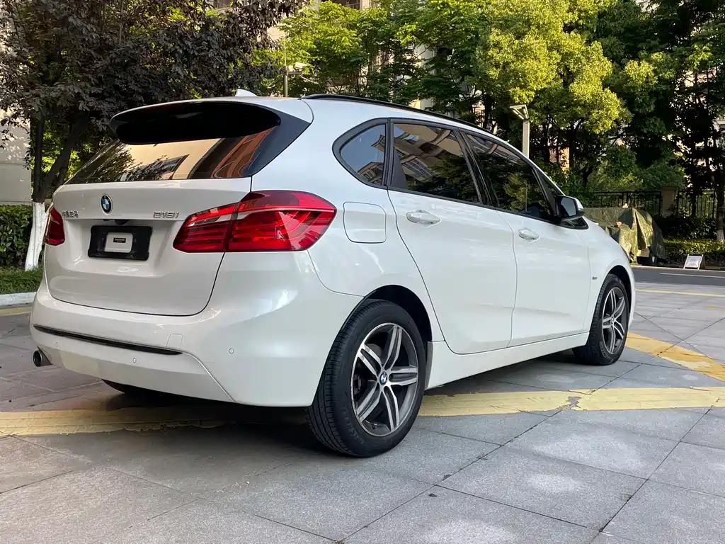 BMW 2 Series Active Tourer — фото 8