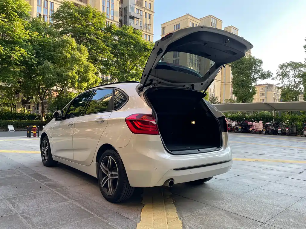 BMW 2 Series Active Tourer — фото 9