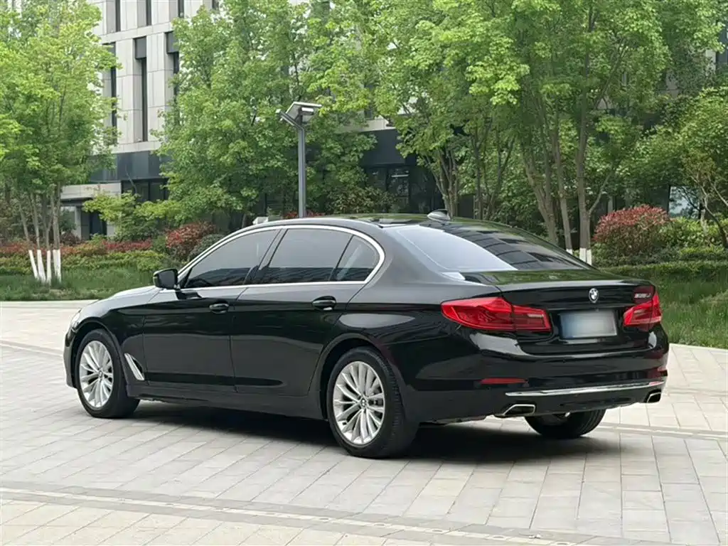 BMW 5 Series — фото 5