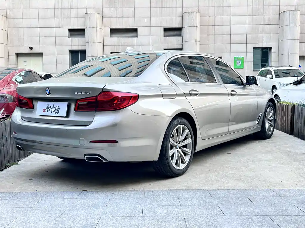 BMW 5 Series — фото 3