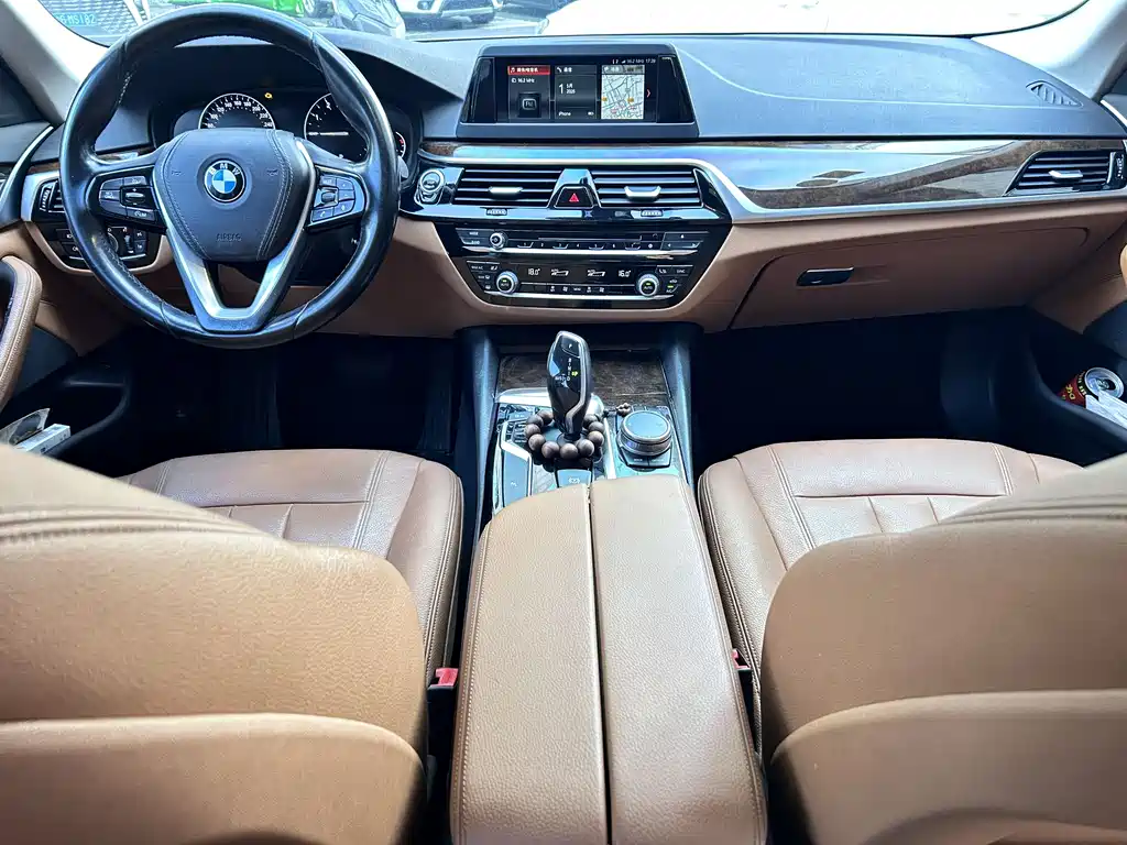 BMW 5 Series — фото 6