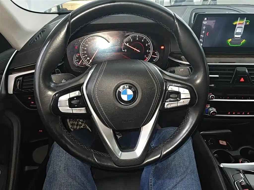 BMW 5 Series — фото 11
