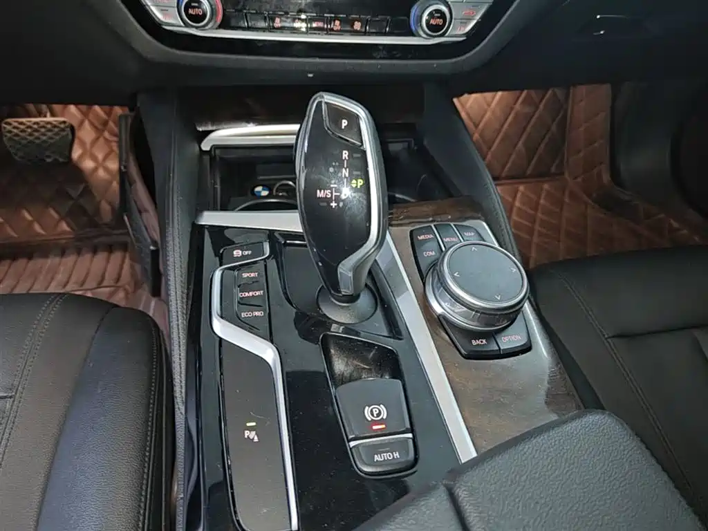 BMW 5 Series — фото 14