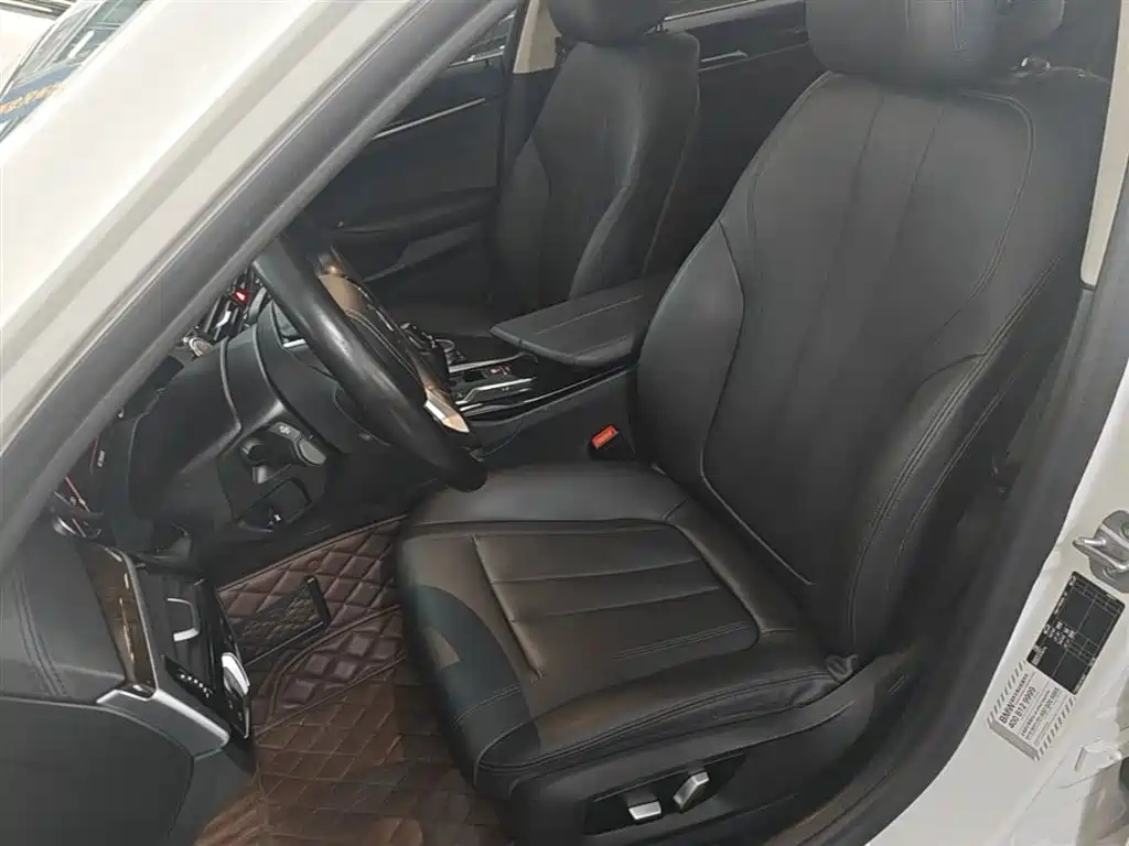 BMW 5 Series — фото 15