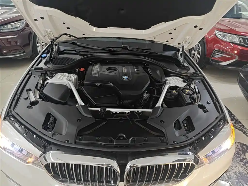 BMW 5 Series — фото 20