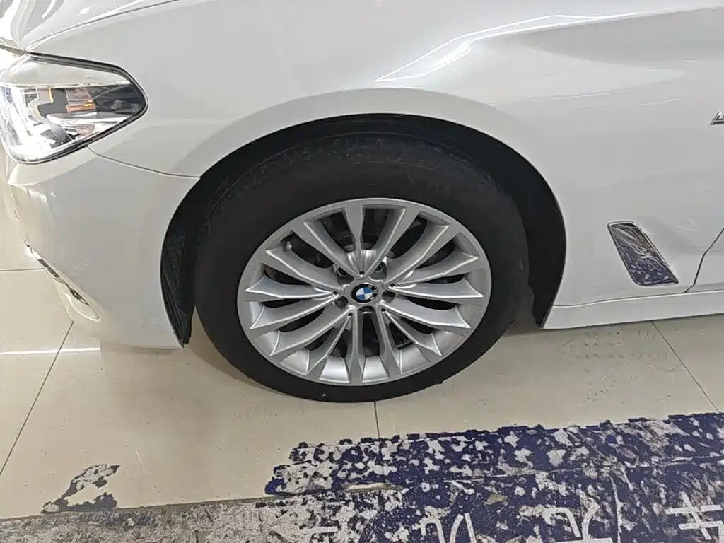 BMW 5 Series — фото 23