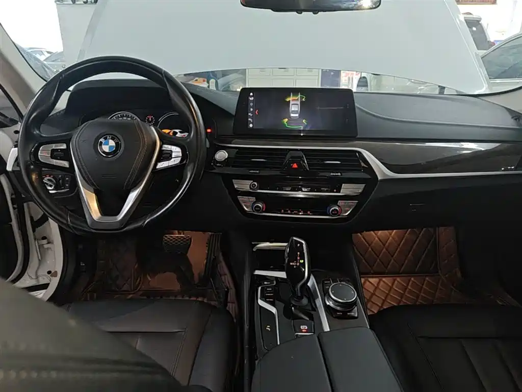 BMW 5 Series — фото 10