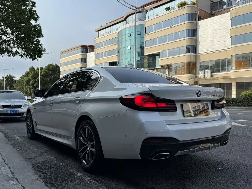 BMW 5 Series — фото 5