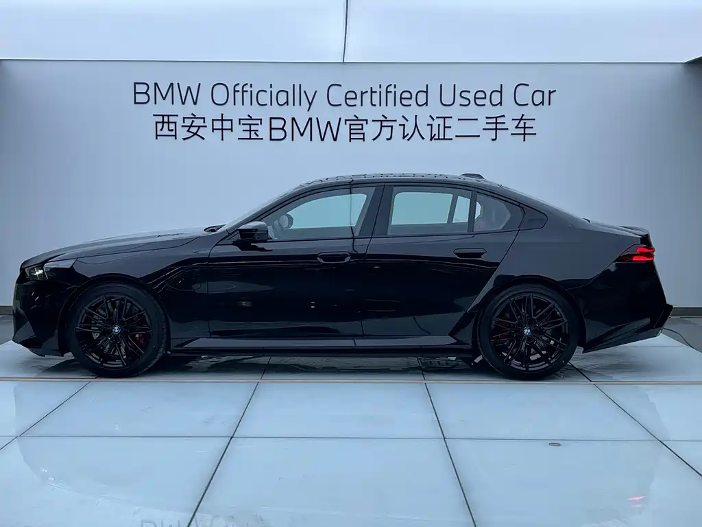 BMW M5 New Energy — фото 3