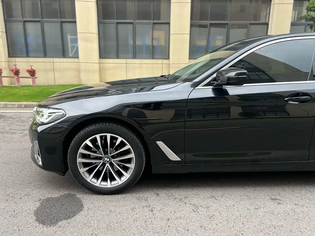 BMW 5 Series — фото 4