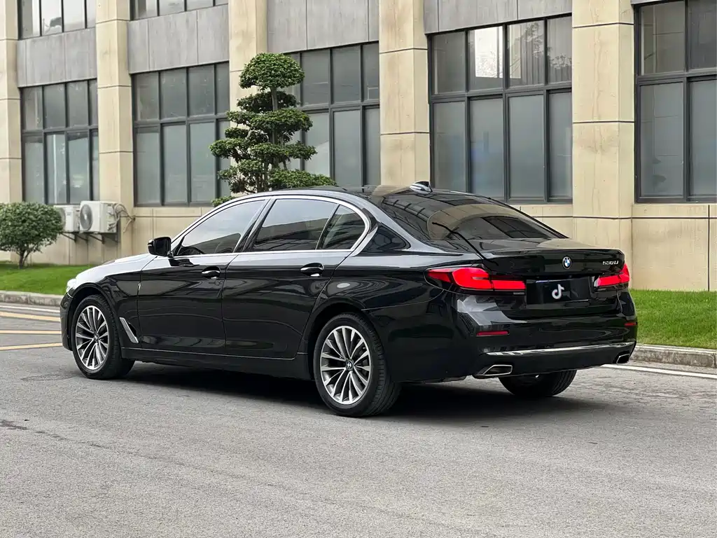 BMW 5 Series — фото 5