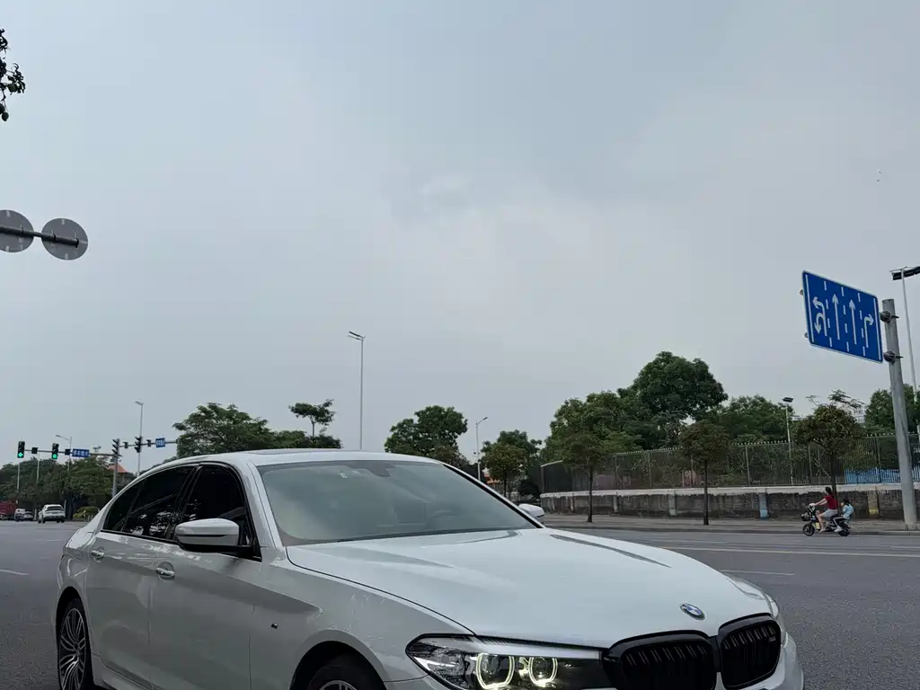 BMW 5 Series — фото 2
