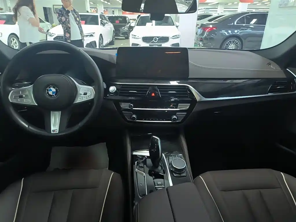 BMW 5 Series — фото 10