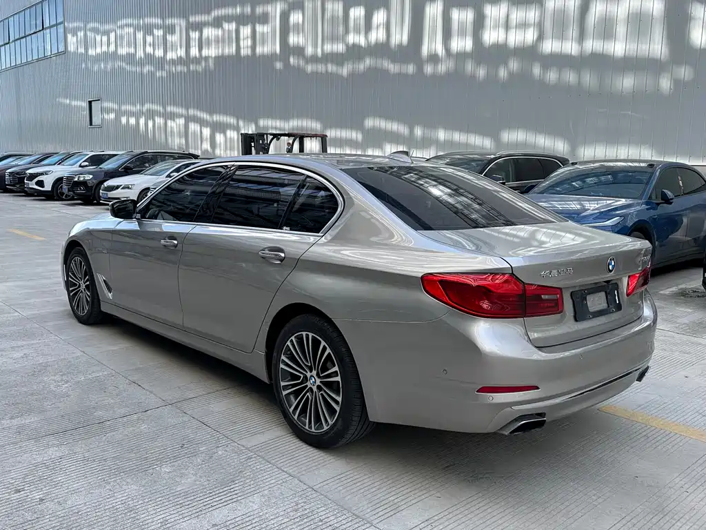 BMW 5 Series — фото 4