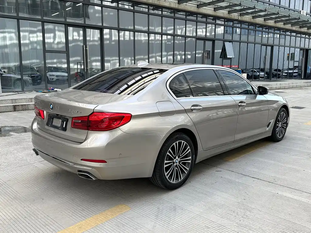 BMW 5 Series — фото 6