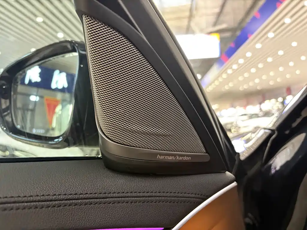 BMW 5 Series — фото 10