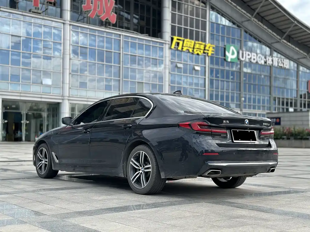 BMW 5 Series — фото 4