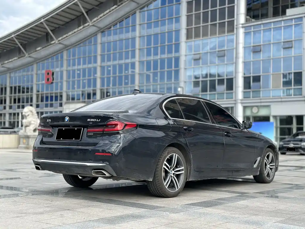 BMW 5 Series — фото 5