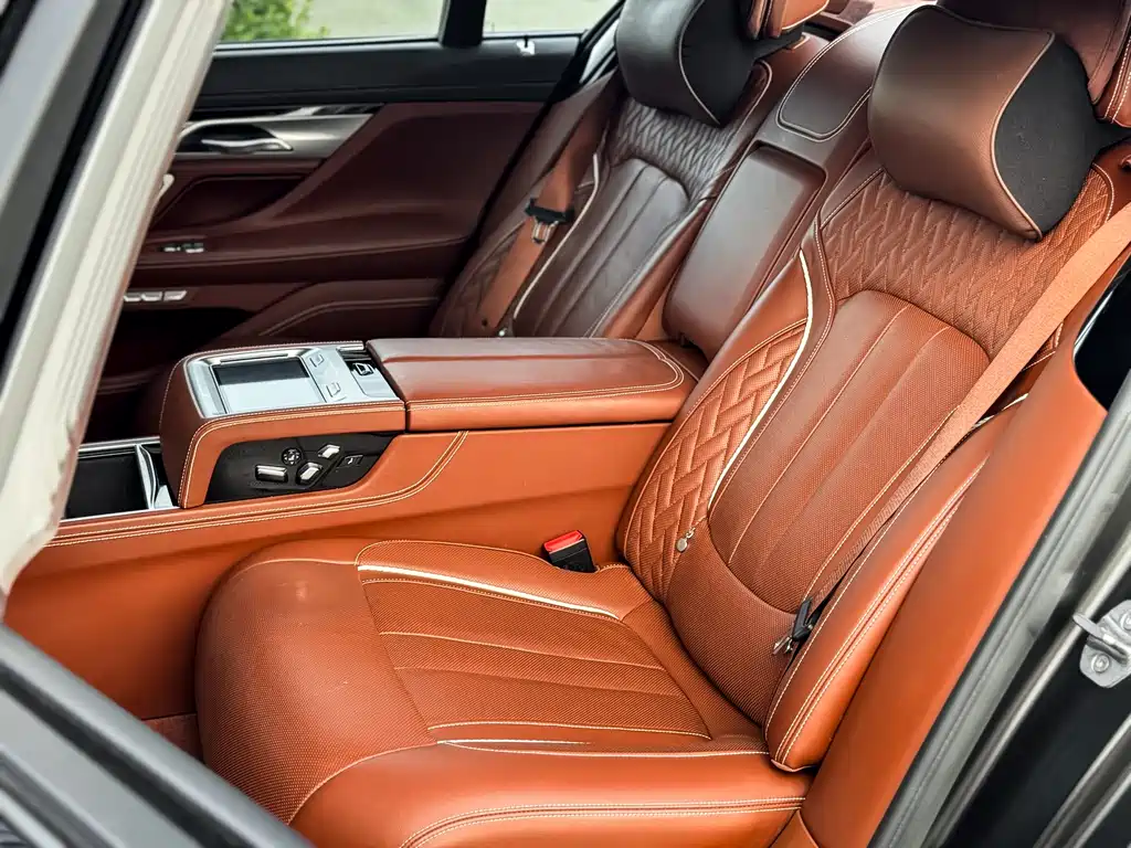 BMW 7 Series — фото 8